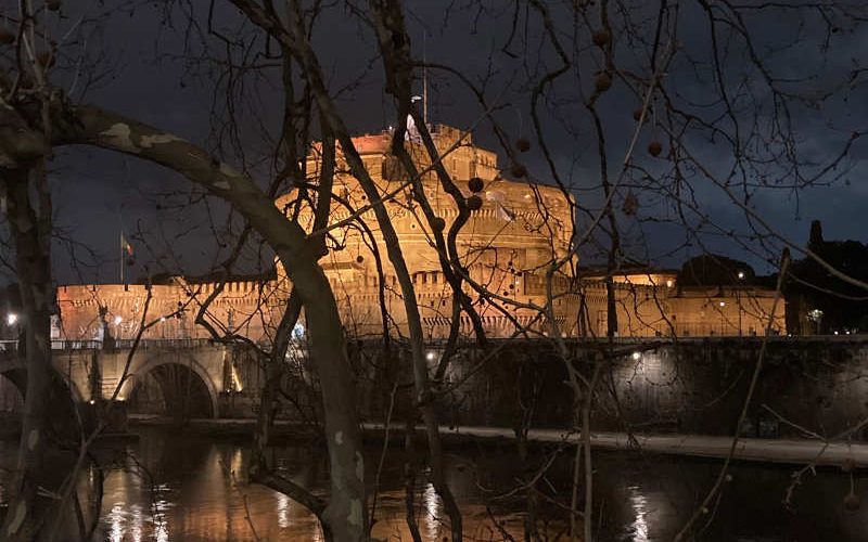 Roma Mia Rome criminelle château Saint Ange de nuit